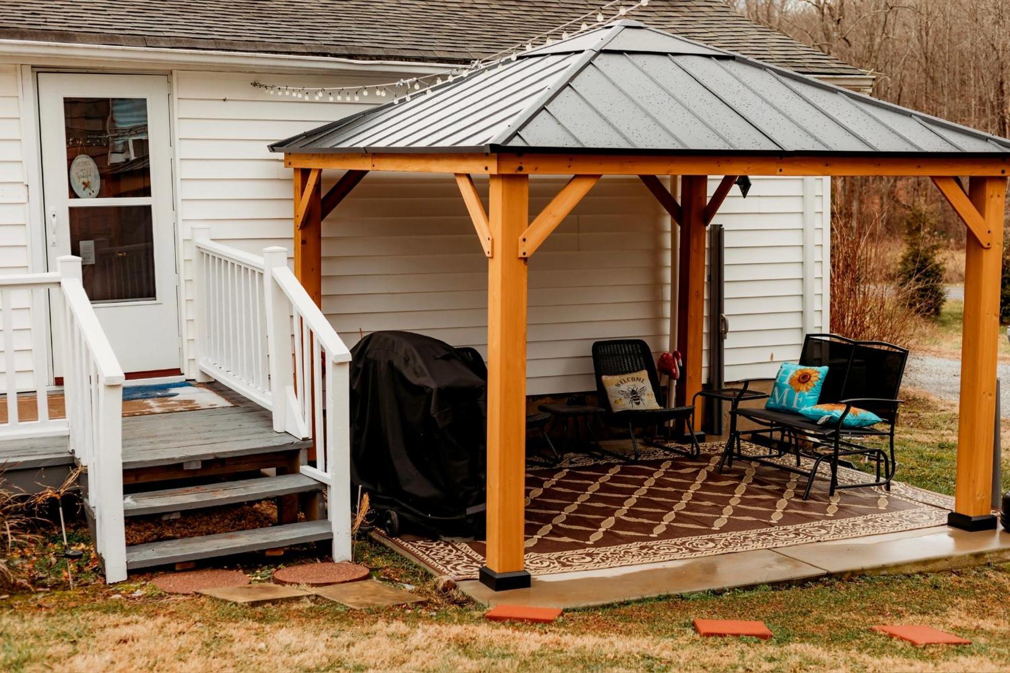 Giggling Creek Cottage - Bedjet! King Sized! Gazebo, 45 Acres, Arcades, Nintendo, More Henry Екстериор снимка