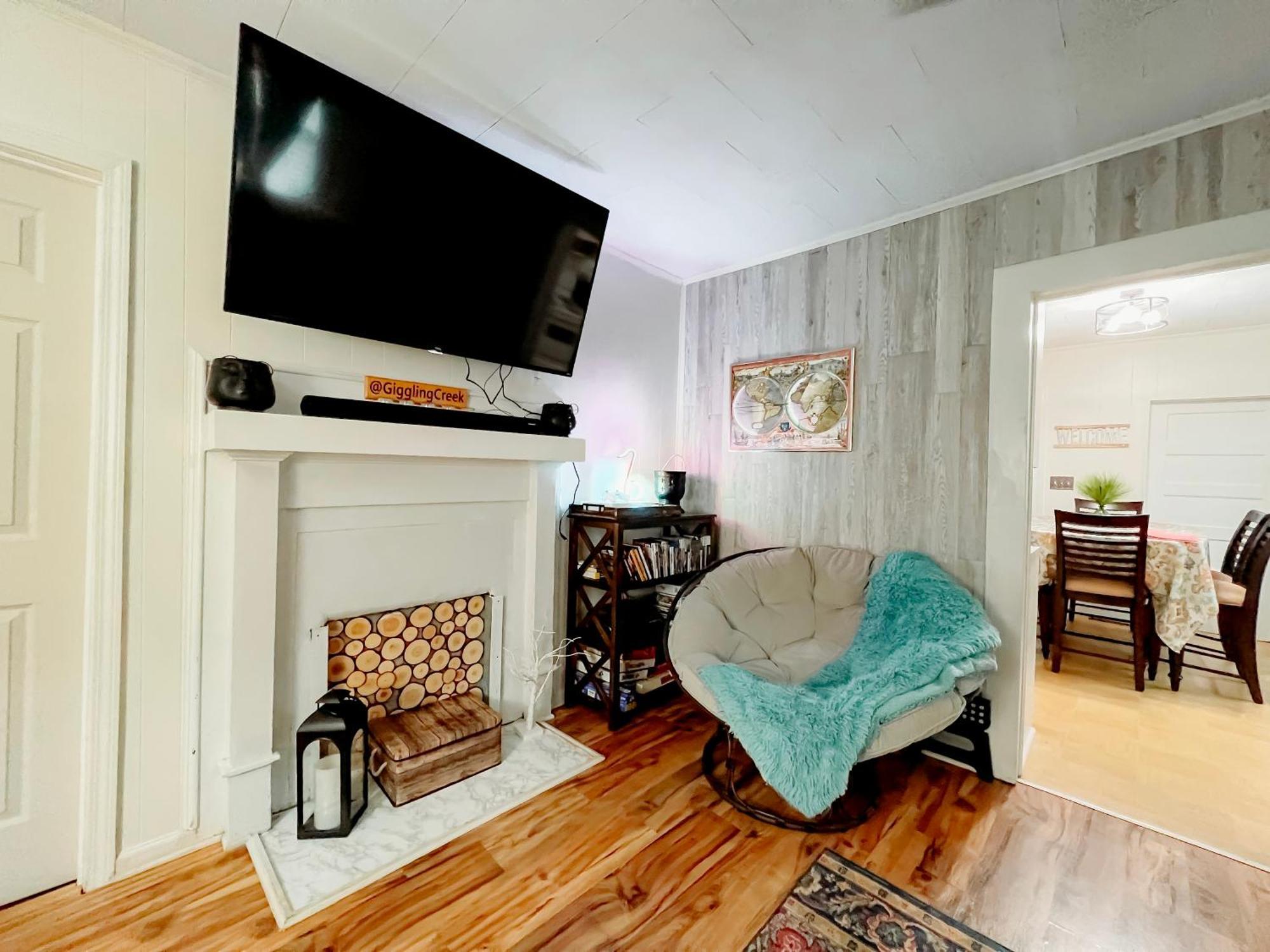Giggling Creek Cottage - Bedjet! King Sized! Gazebo, 45 Acres, Arcades, Nintendo, More Henry Екстериор снимка